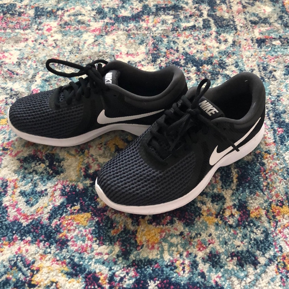 Like new Nikes women’s 5.5